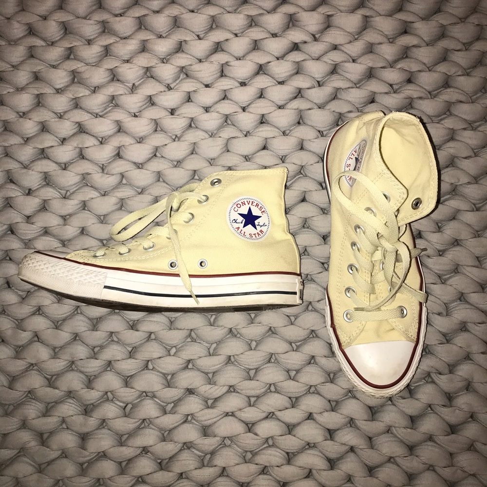 Cream Converse
